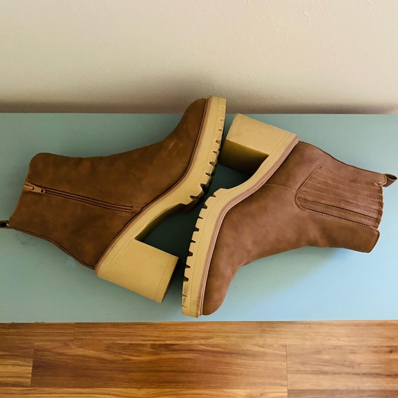 DV by Dolce Vita Jade / Jetta Bootie Size 10 Camel EUC - Picture 14 of 16